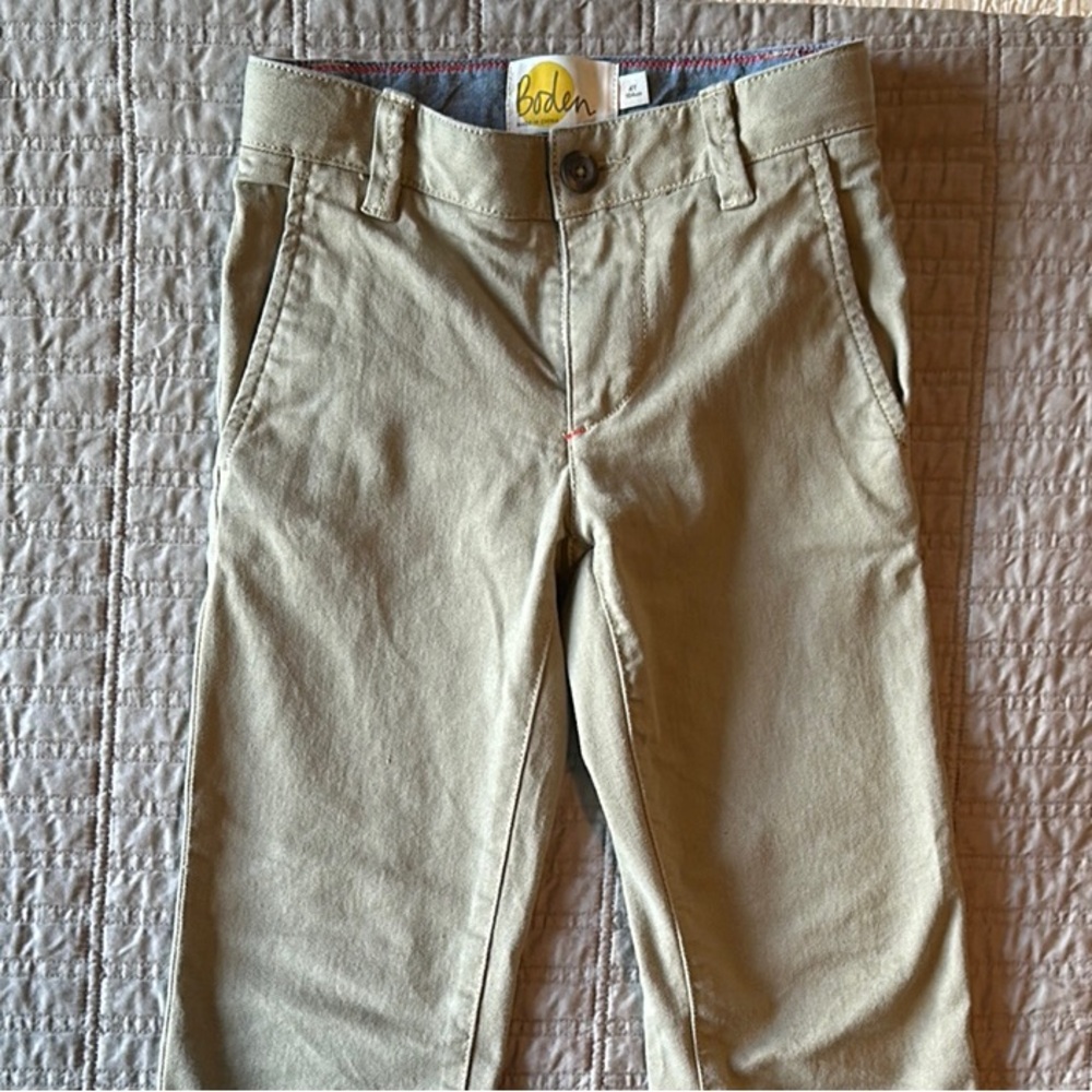 Boys Boden Tan Chinos with Straight Leg Cut — size 4